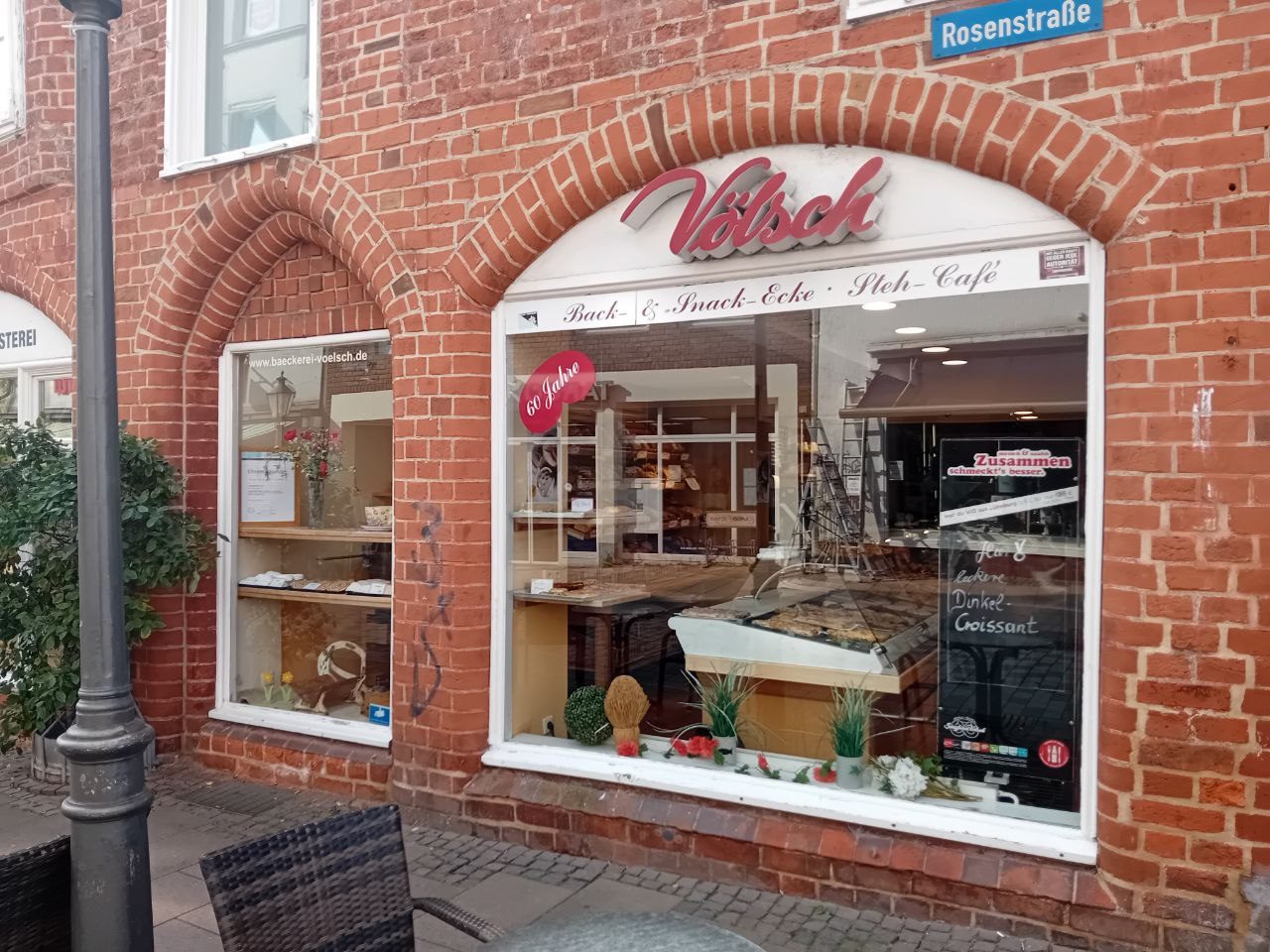 schaufenster von bäckerei die gereinigt sind